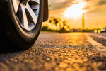 De Impact van Warm Weer op je Autobanden: Bandenspanning en Slijtage - VCTparts.nl