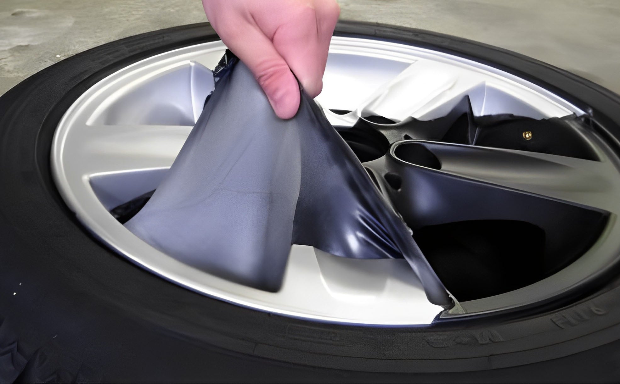 Plastidip - Werking & Instructie voor Gebruik op Voertuigen en Velgen - VCTparts.nl