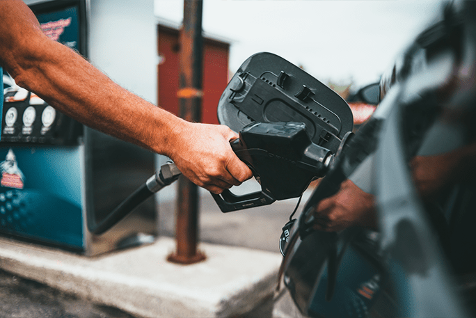 Wat gebeurt er als je de verkeerde brandstof tankt? - VCTparts.nl