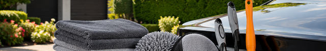 Detailing Accessoires banner - microvezeldoeken en borstels op de kofferbakrand | VCTparts