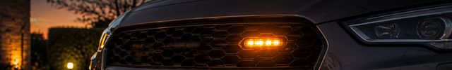 Grillflitsers banner - discreet oranje flitslicht in de grille van een auto | VCTparts