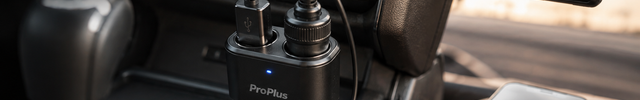 Splitters banner - 12V-splitter in de sigarettenaansteker met dashcam en telefoonlader aangesloten | VCTparts