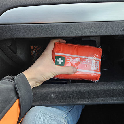 AMiO EHBO - Doos Mini B - Compacte Veiligheidsset voor Auto/Motor met Handige Bevestiging Rood - VCTparts.nl