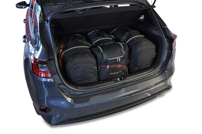 Kjust Kjust Reistassenset voor Kia Ceed 5-deurs vanaf 2018 - Set van 4 Tassen met 2 Roltassen 1 Sporttas en 1 Vliegtuigtas Harvest Automotive 1