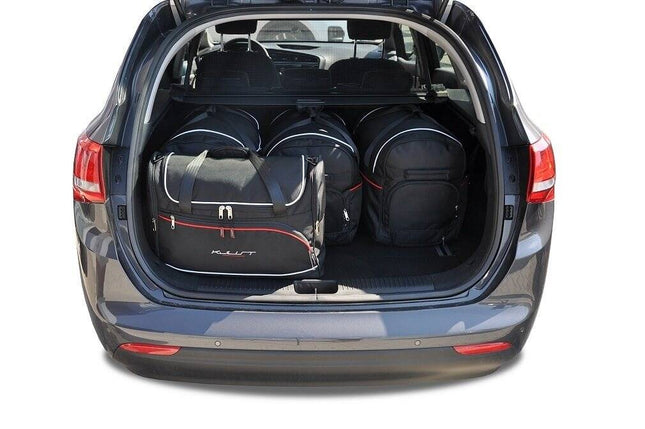 Kjust Kjust Reistassenset voor Kia Ceed Sportswagon 2012-2018 - Set van 5 Tassen met 3 Roltassen en 2 Vliegtuigtassen Harvest Automotive 2