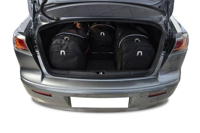 Kjust Kjust Reistassenset voor Mitsubishi Lancer Sedan 2008-2016 - Set van 4 Tassen met 2 Roltassen en 2 Sporttassen Harvest Automotive 2
