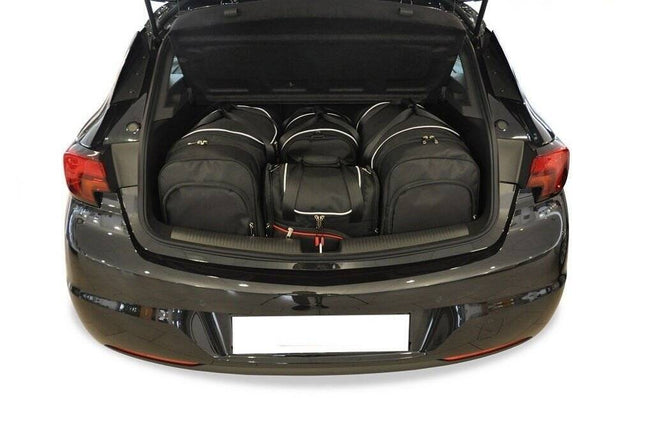 Kjust Kjust Reistassenset voor Opel Astra 5-deurs 2015-2022 - Set van 4 Tassen met 2 Roltassen 1 Sporttas en 1 Vliegtuigtas Harvest Automotive 1