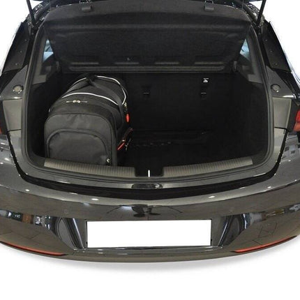 Kjust Kjust Reistassenset voor Opel Astra 5-deurs 2015-2022 - Set van 4 Tassen met 2 Roltassen 1 Sporttas en 1 Vliegtuigtas Harvest Automotive 4