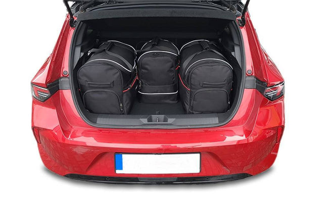 Kjust Kjust Reistassenset voor Opel Astra 5-deurs vanaf 2022 - Set van 4 Tassen met 2 Roltassen 1 Sporttas en 1 Vliegtuigtas Harvest Automotive 2