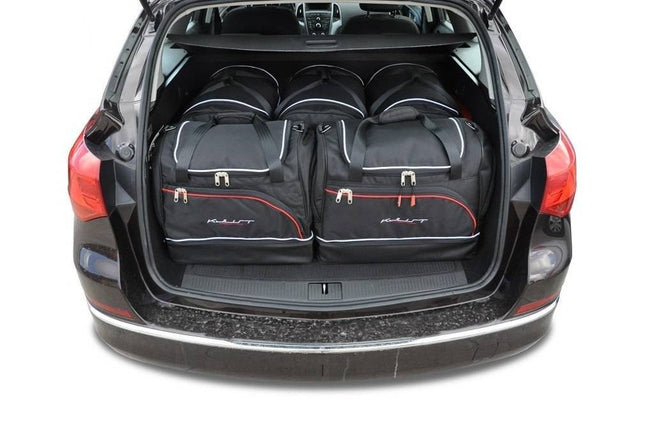 Kjust Kjust Reistassenset voor Opel Astra Sports Tourer 2010-2015 - Set van 5 Tassen met 3 Roltassen en 2 Vliegtuigtassen Harvest Automotive 1