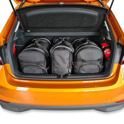 Kjust Kjust Reistassenset voor Skoda Fabia 5-deurs vanaf 2021 - Set van 3 Tassen met 2 Roltassen en 1 Sporttas Harvest Automotive 1