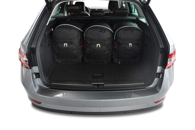 Kjust Kjust Reistassenset voor Skoda Superb stationwagen 2015-2024 - Set van 5 Tassen met 3 Roltassen en 2 Sporttassen Harvest Automotive 2