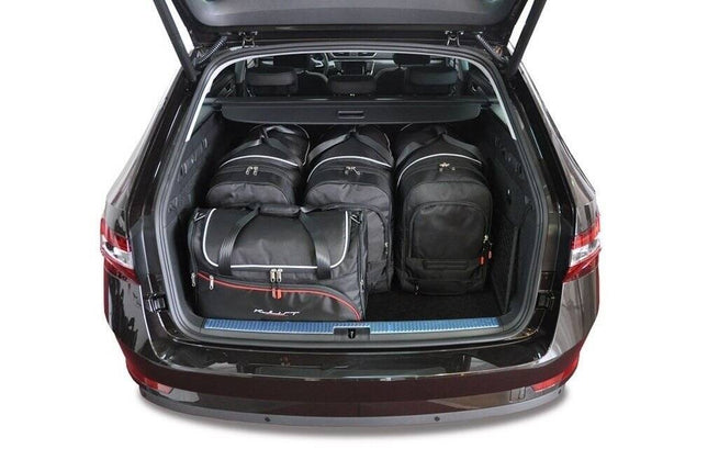 Kjust Kjust Reistassenset voor Skoda Superb stationwagen 2015-2024 - Set van 5 Tassen met 3 Roltassen en 2 Vliegtuigtassen Harvest Automotive 2