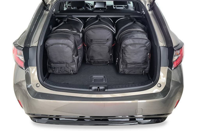 Kjust Kjust Reistassenset voor Suzuki Swace vanaf 2020 - Set van 4 Tassen met 3 Roltassen en 1 Sporttas Harvest Automotive 2