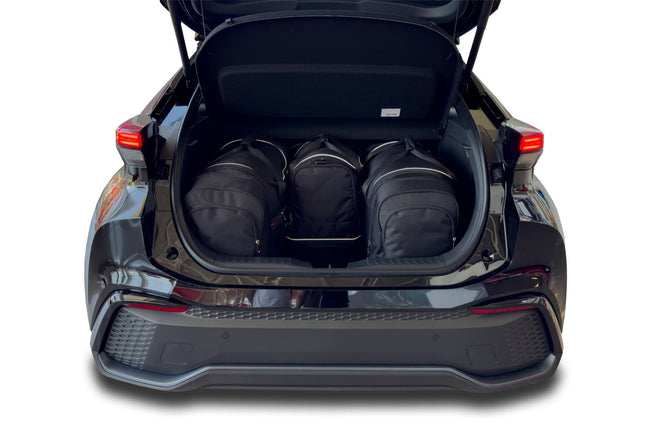 Kjust Kjust Reistassenset voor Toyota C-HR 2016-2024 - Set van 4 Tassen met 2 Roltassen 1 Sporttas en 1 Vliegtuigtas Harvest Automotive 2