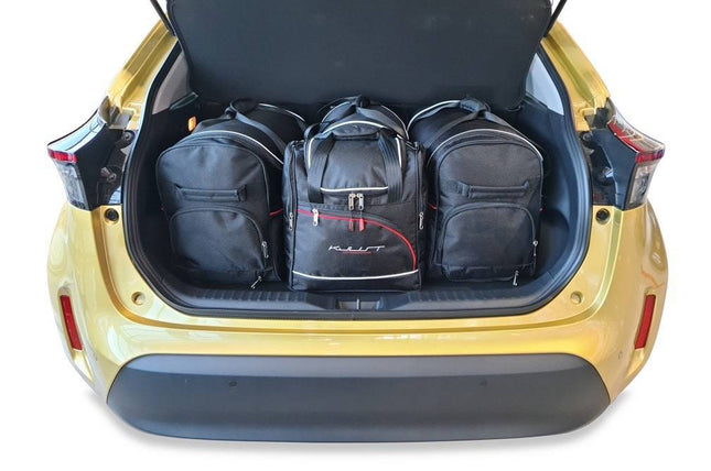 Kjust Kjust Reistassenset voor Toyota Yaris Cross vanaf 2021 - Set van 4 Tassen met 2 Roltassen 1 Sporttas en 1 Vliegtuigtas Harvest Automotive 1