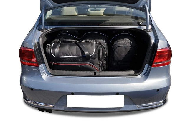 Kjust Kjust Reistassenset voor Volkswagen Passat Sedan 2011-2014 - Set van 5 Tassen met 3 Roltassen en 2 Vliegtuigtassen Harvest Automotive 2