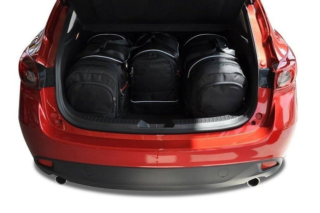 Kjust Reistassenset voor Mazda 3 Fastback vanaf 2014 - Set van 4 Tassen met 2 Roltassen 1 Sporttas en 1 Vliegtuigtas