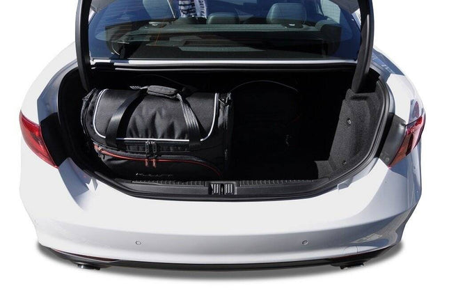 Kjust Reistassenset voor Alfa Romeo Giulia Sedan vanaf 2016 - Set van 4 Tassen met 2 Roltassen en 2 Vliegtuigtassen