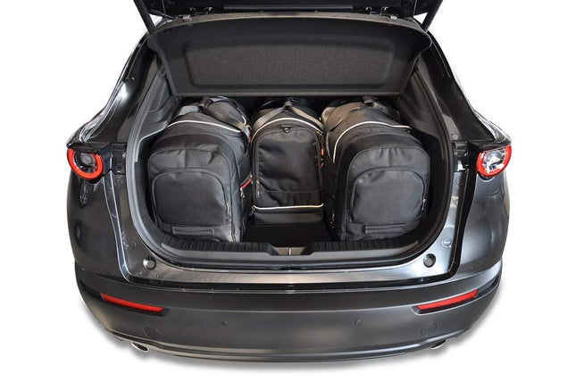 Kjust Reistassenset voor Mazda CX-30 vanaf 2019 - Set van 4 Tassen met 2 Roltassen 1 Sporttas en 1 Vliegtuigtas