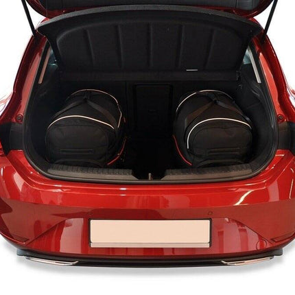 Kjust Reistassenset voor Seat Leon 5-deurs vanaf 2020 - Set van 4 Tassen met 2 Roltassen 1 Sporttas en 1 Vliegtuigtas