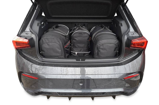 Kjust Reistassenset voor Cupra Born vanaf 2022 - Set van 4 Tassen met 2 Roltassen 1 Sporttas en 1 Vliegtuigtas