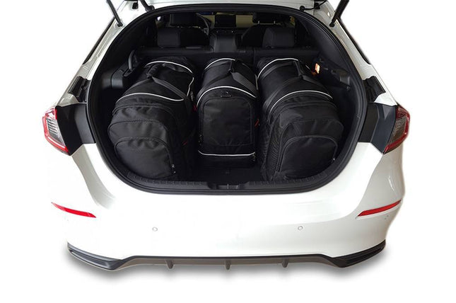 Kjust Reistassenset voor Honda Civic 5-deurs vanaf 2022 - Set van 4 Tassen met 2 Roltassen 1 Sporttas en 1 Vliegtuigtas